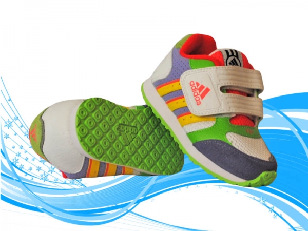 Kinderschoenen Adidas nu 24,95!