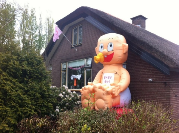 Opblaasbare baby huren in Hilversum