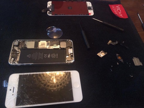 IPhone 5 scherm kapot? Of homebutton doet raar? etc. Goedkope iPhone 5 reparaties en diensten