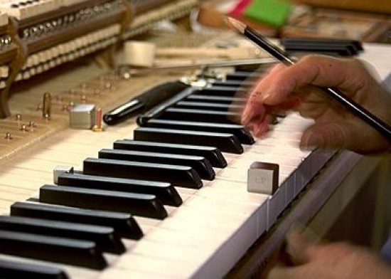 Vakkundig Pianostemmer - Pianotechnicus - Revisie - Intoneren - Taxatie