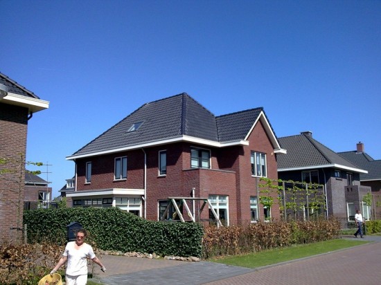 Is uw dak toe aan nieuwe dakbedekking? Of heeft u dringend een dakdekker nodig voor een dakreparatie