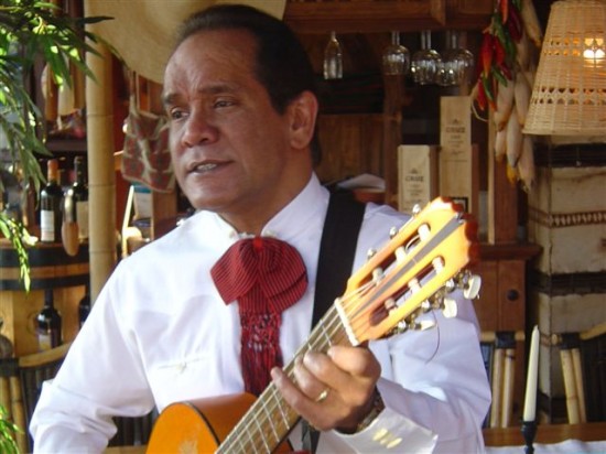 Kenneth Valverde! Mexicaanse, Zuid-Amerikaanse & Spaanse-muziek.