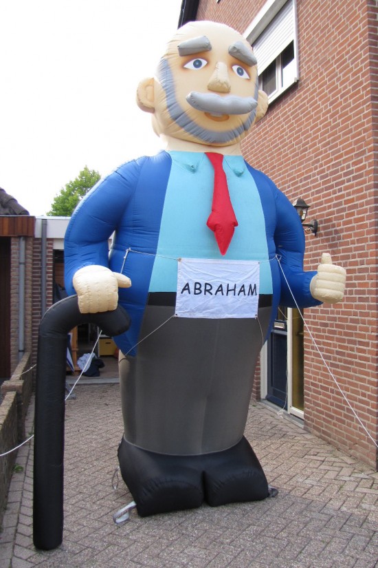 Opblaasbare Arbraham, Sarah of ooievaar; 3,5 meter hoog