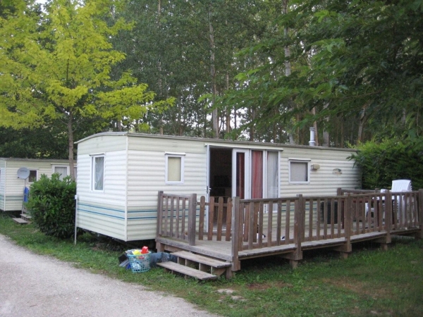 Luxe stacaravan op kasteelcamping in de Dordogne 3 sterren