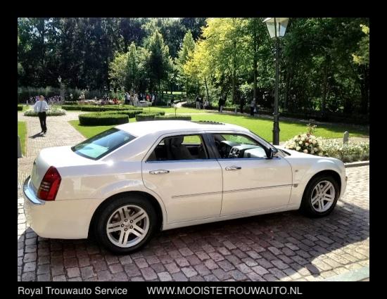 Witte Chrysler 300c trouwauto huren